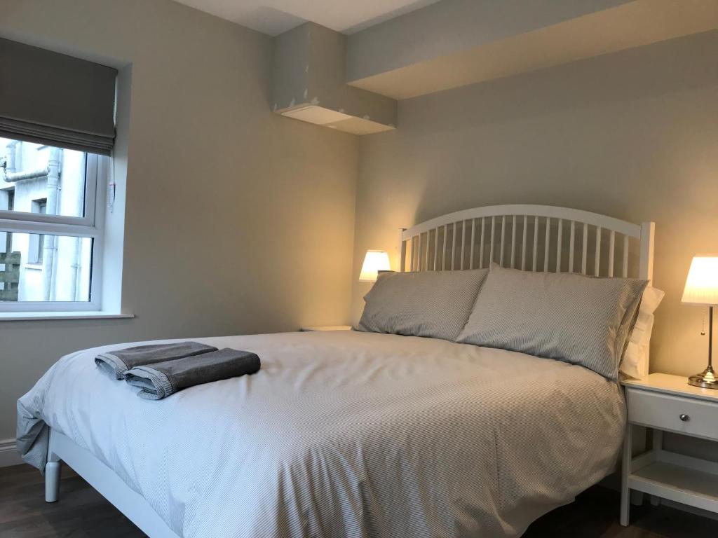 Bush House Accommodation - The Courthouse Apartment - Tap to explore photos