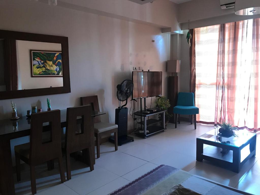 Creys condo at Pico de Loro Cove photo 3