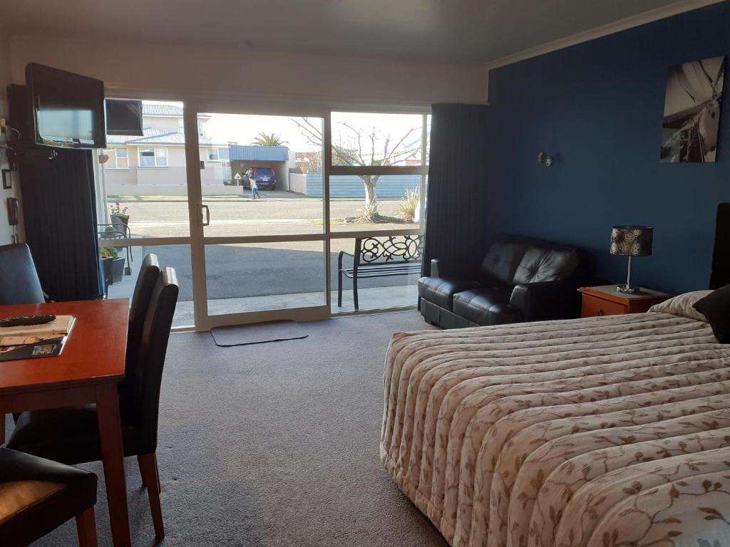 AAA Thames Court Motel photo 3