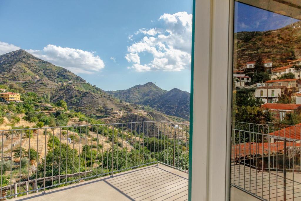 Farmakas Living photo 2