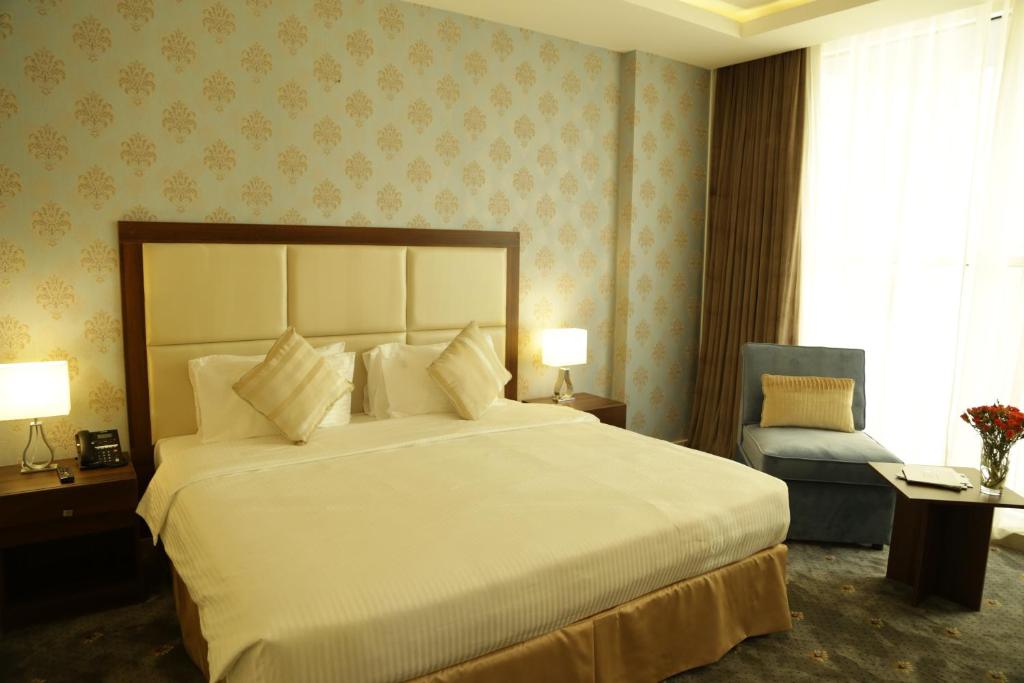 Двухместный (Улучшенный номер с кроватью размера «king-size»), The Town Hotel Doha