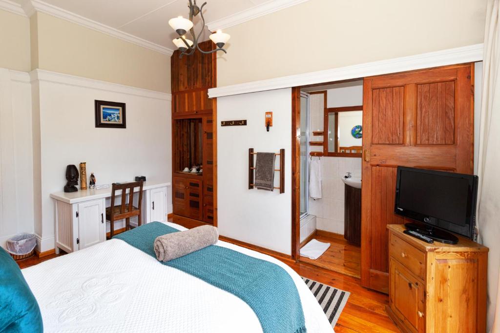 King George's Guest House - Tap to explore photos