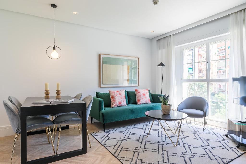 Апартаменты (Стандартные апартаменты), Feelathome Waldorf Suites Apartments