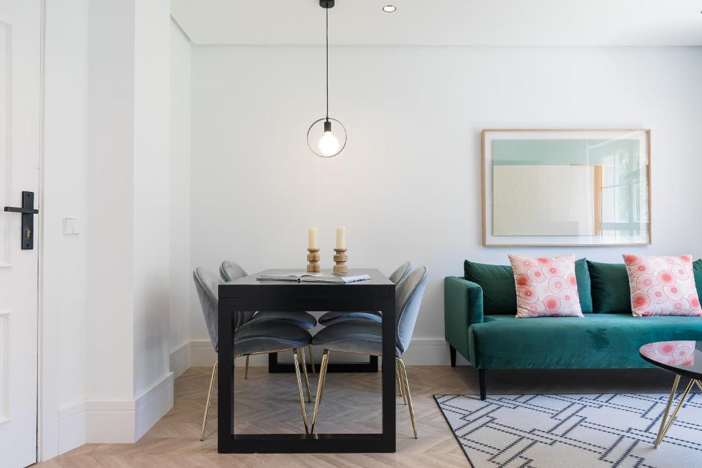 Апартаменты (Стандартные апартаменты), Feelathome Waldorf Suites Apartments