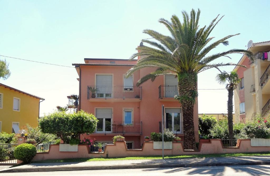 PATRIZIA - Vicino al centro, con 3 camere e posto auto photo 1