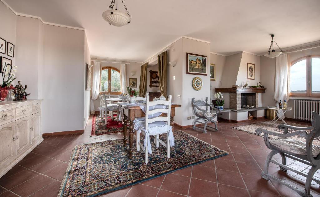 Agriturismo Casale Ugolini Exclusive villa with an infinity pool - Tap to explore photos