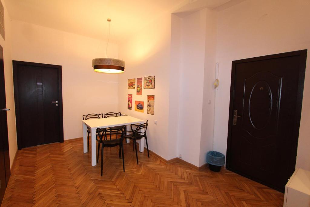 Двухместный (Двухместный номер с 1 кроватью и общей ванной комнатой), Hostel Chmielna 5