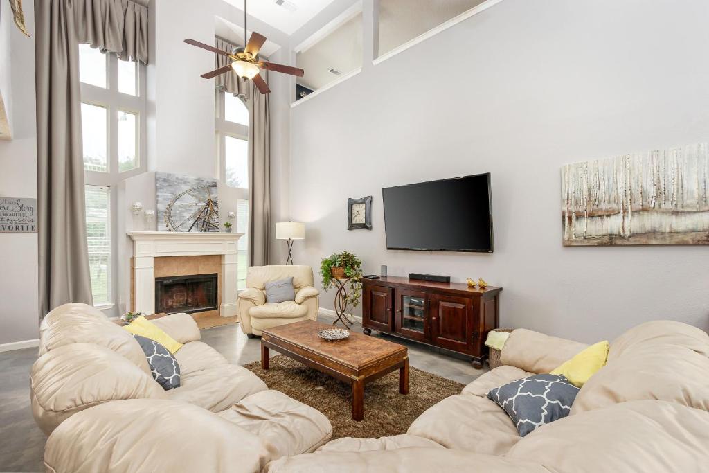 Spring Break Offer! Symphony Home near Fort Worth Stock Rodeo, Globe Life, AT&T photo 1