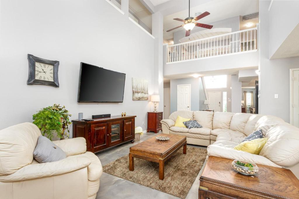 Spring Break Offer! Symphony Home near Fort Worth Stock Rodeo, Globe Life, AT&T