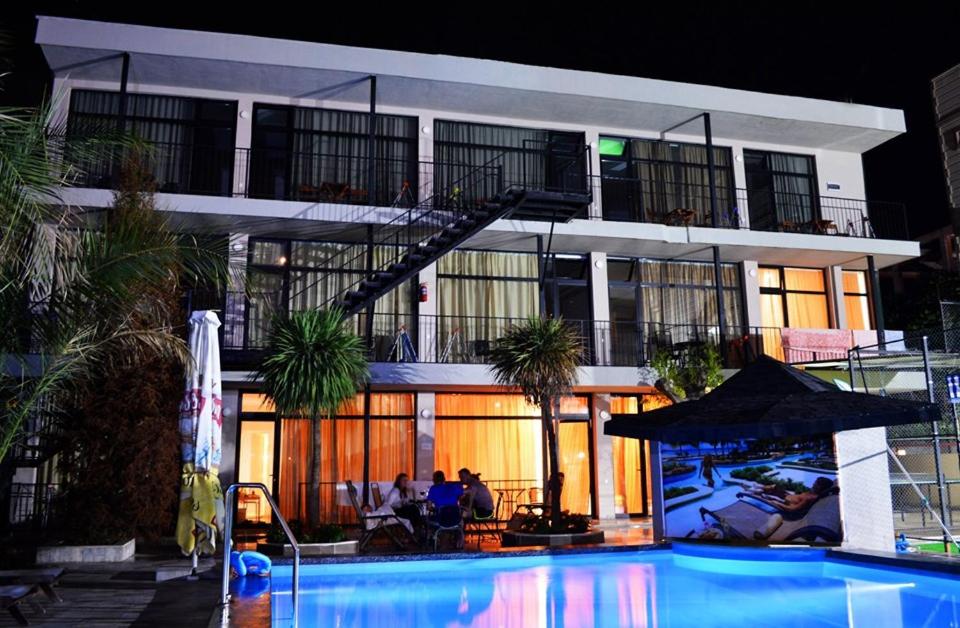 Hotel Amigo II