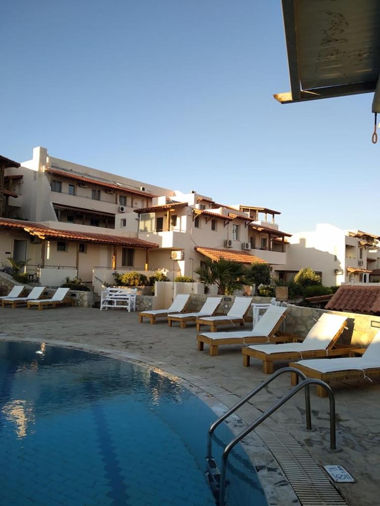 Creta Suites photo 2