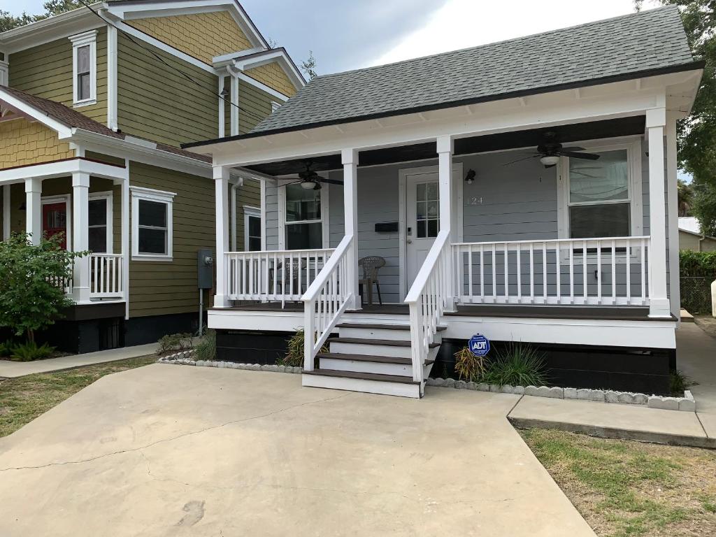 Peaceful Getaway for Two in Lincolnville/Quiet Area/2.3 Miles to Beach photo 1