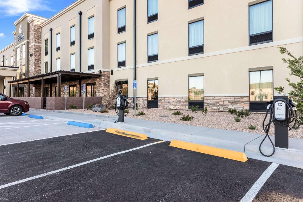 Comfort Inn & Suites Zion Park Area image