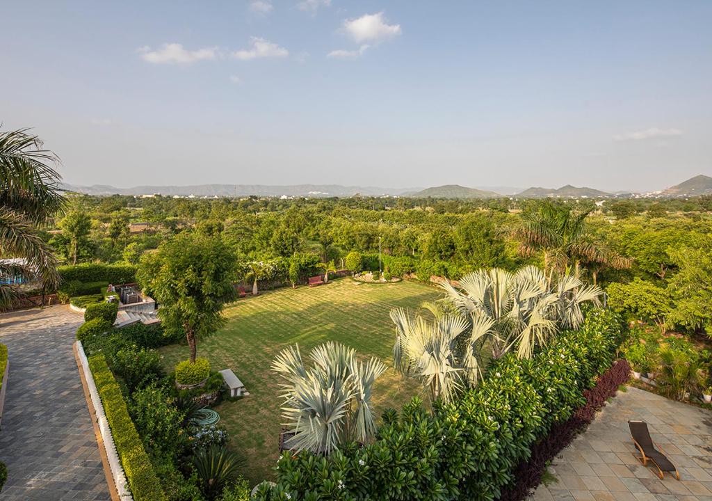 Wild Orchid by StayVista, a hill-view villa with a swimming pool, spacious lawn & a gazebo for a perfect getaway photo 3