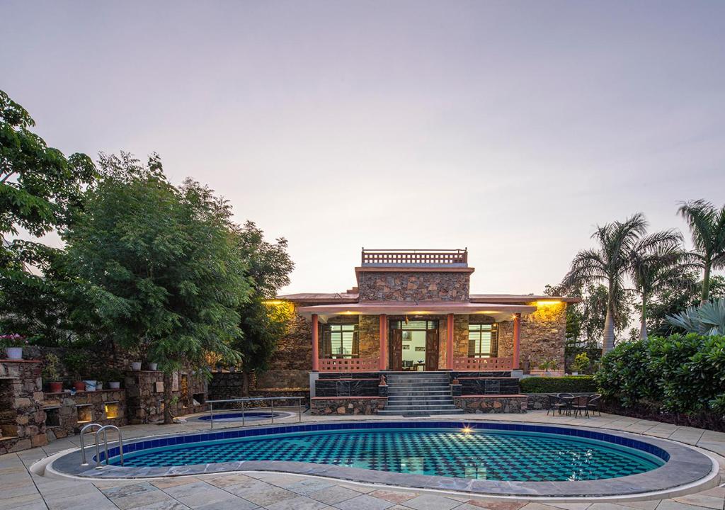 Wild Orchid by StayVista, a hill-view villa with a swimming pool, spacious lawn & a gazebo for a perfect getaway photo 1