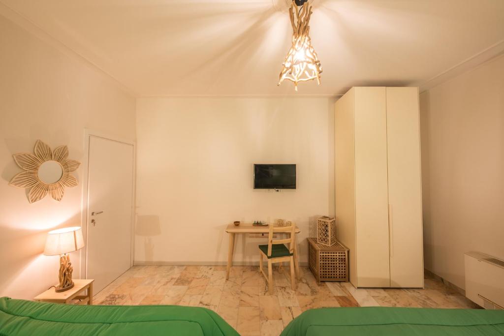 Downtown Bologna Apartment - Tap to explore photos