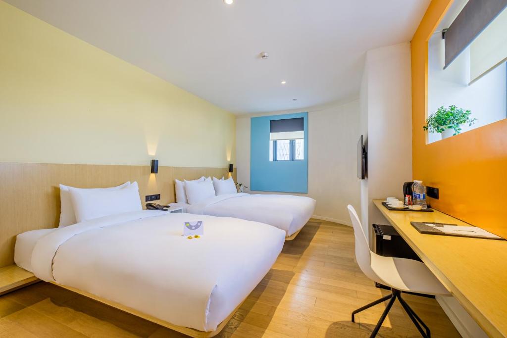 Трехместный (Улучшенный трехместный номер), Pace Hotel