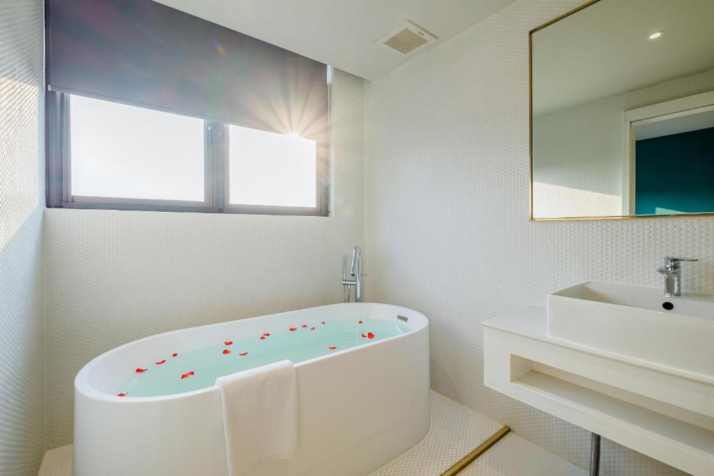 Семейный (Esports Deluxe Family Room), Pace Hotel