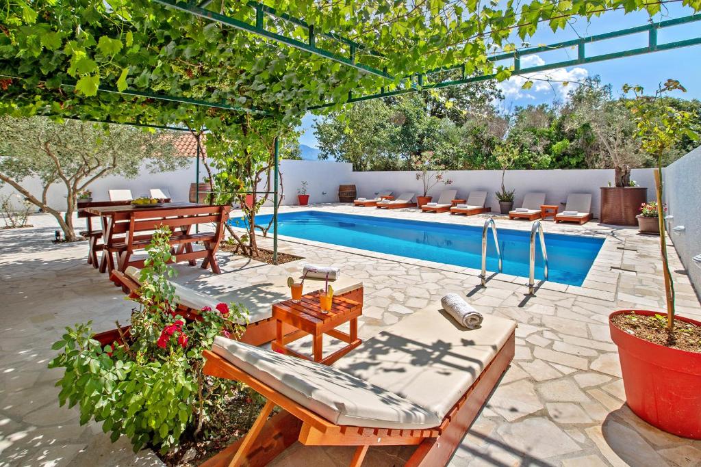 Villa Cesarica photo 1