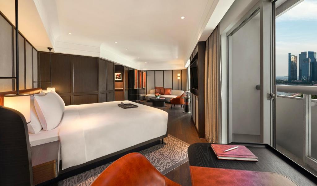 Сьюит (Фирменный люкс Salon с кроватью размера «king-size»), Fairmont Singapore