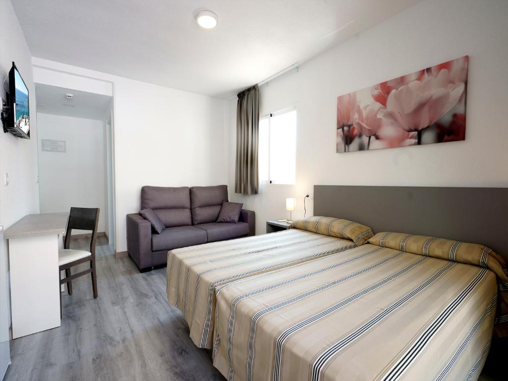 Hostal Anna Benidorm photo 2