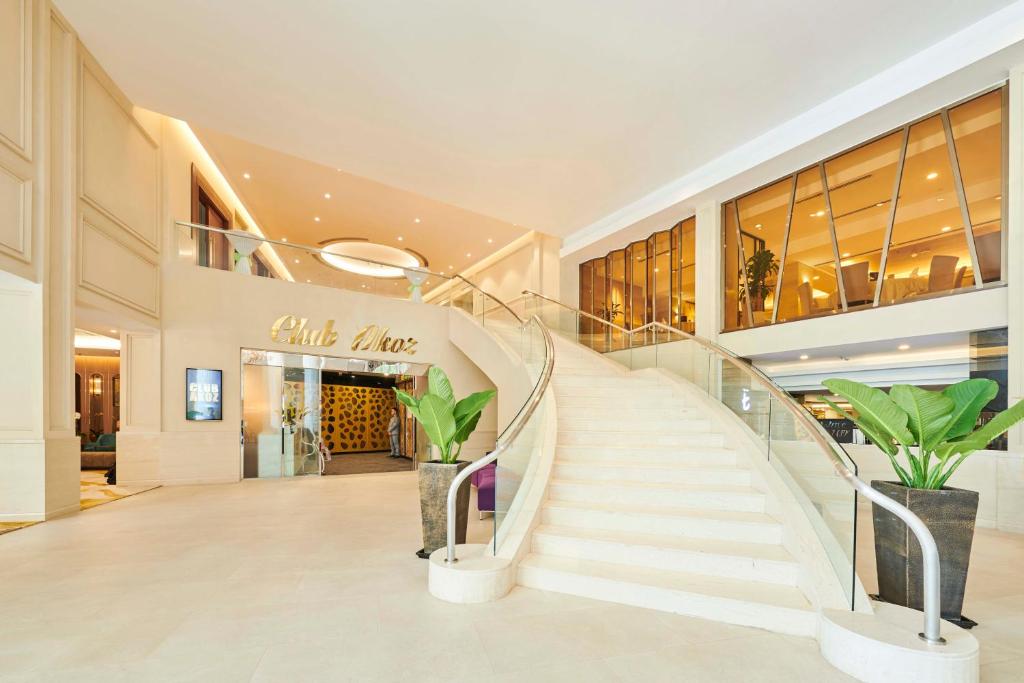 Khách sạn Eastin Grand Saigon