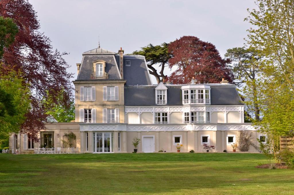 Chateau La Cheneviere photo 3