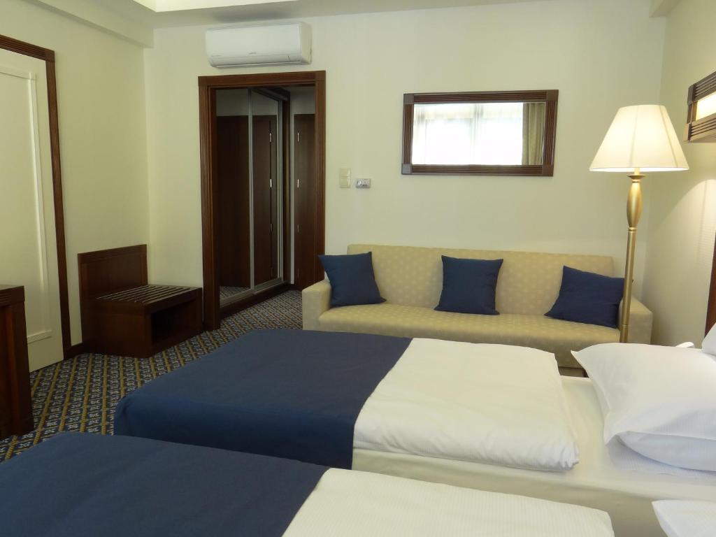 Двухместный (Двухместный номер Делюкс с 1 кроватью и балконом), Centrum Hotel