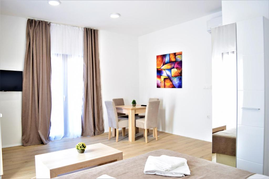 Студио (Номер-студио с балконом), Martinović Rooms