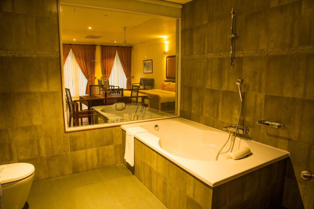 Семейный (Семейный номер Делюкс), Refresh Hotel Hikkaduwa