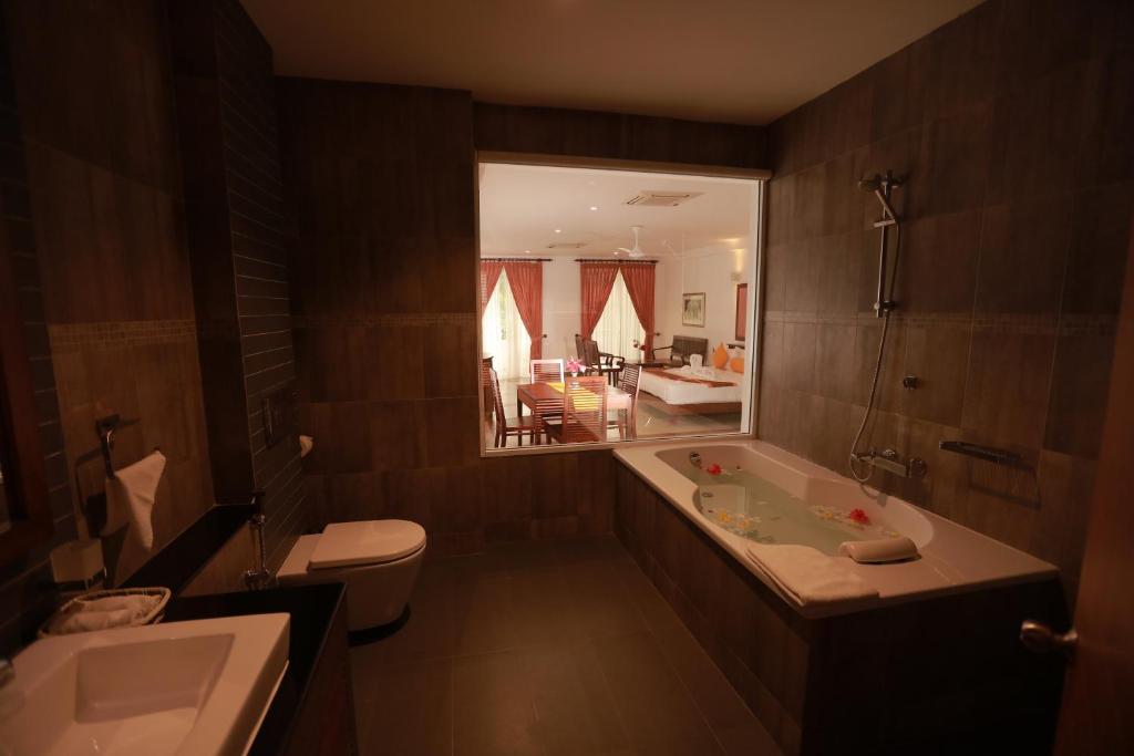 Семейный (Семейный номер Делюкс), Refresh Hotel Hikkaduwa
