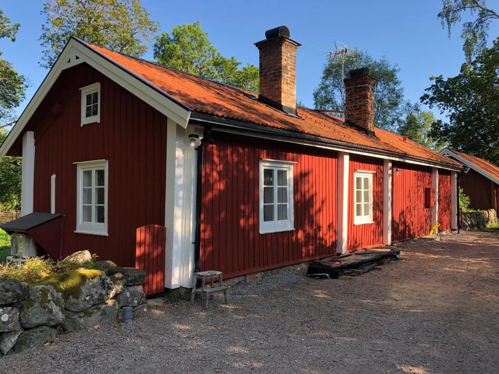 Nedanby | Cottage | Idyllic location | Porch | Grill photo 2