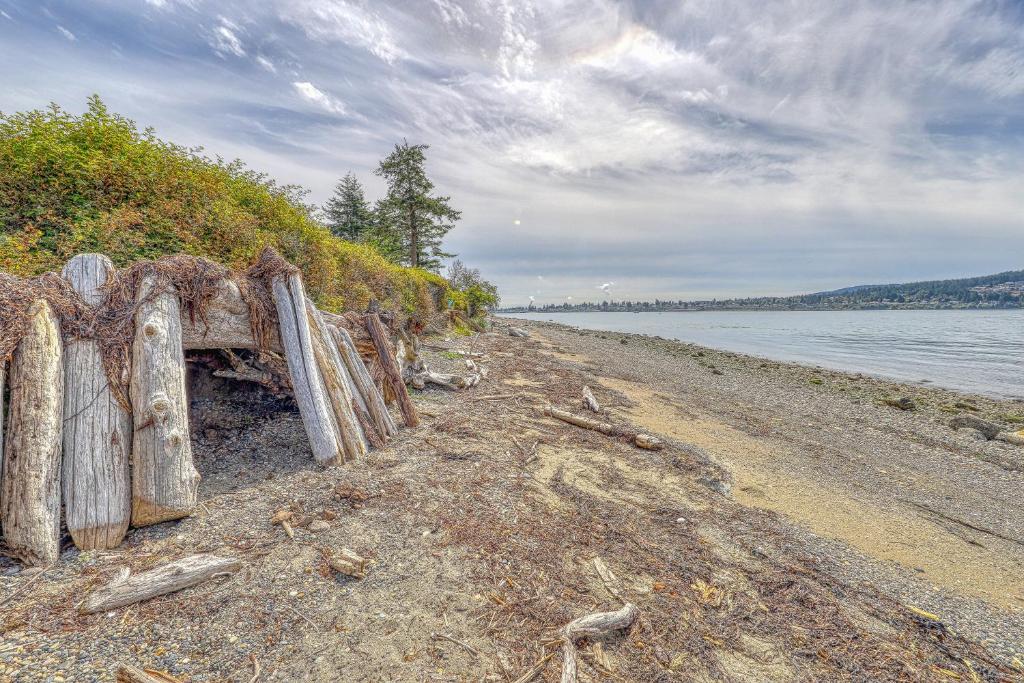 Rustic Guemes Beach Cabin photo 1