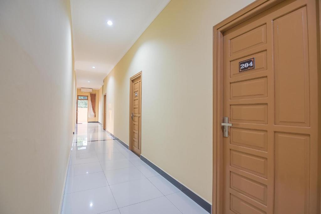 RedDoorz Plus near Syamsudin Noor Airport 3 photo 3