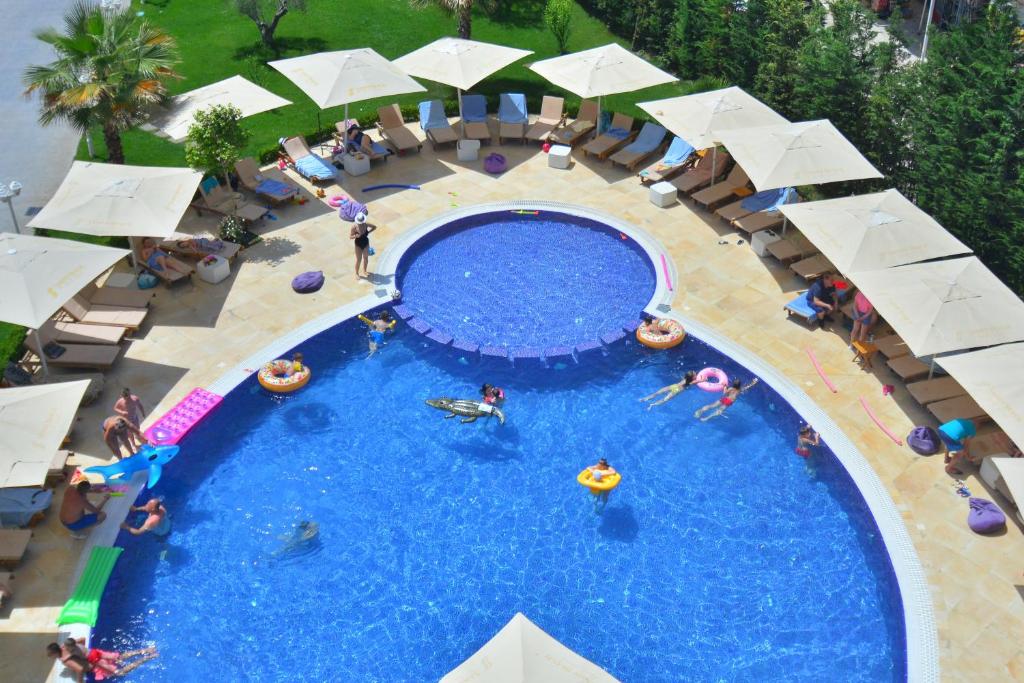 Sandy Beach Resort photo 3
