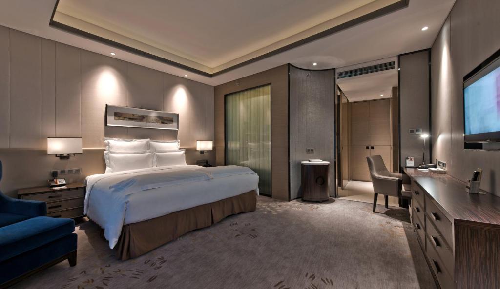 Двухместный (Улучшенный номер с кроватью размера «king-size»), Pullman Shanghai South