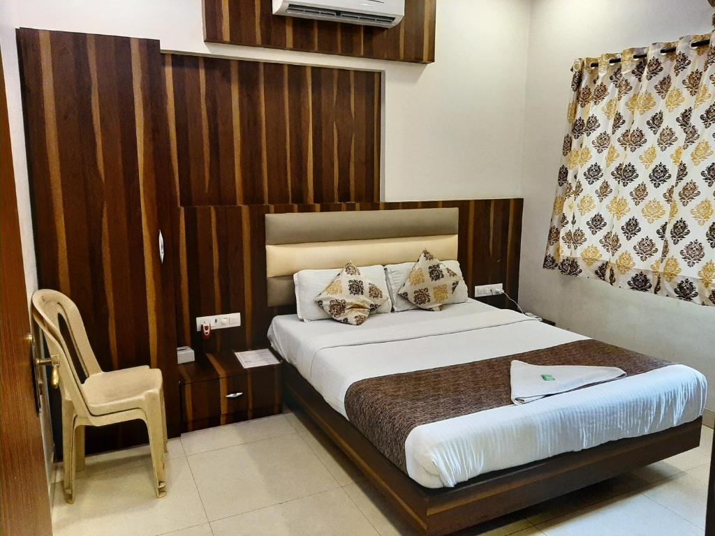 Двухместный (Двухместный номер Делюкс с 1 кроватью), OYO 10217 Hotel Golden Palms