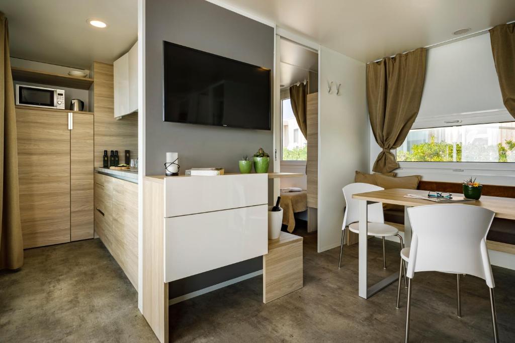 Amber Sea Luxury Village Mobile Homes photo 2