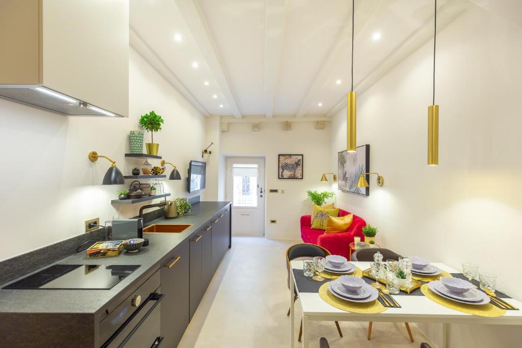 Old Town House with Floor Heating & Lush Private Garden photo 2