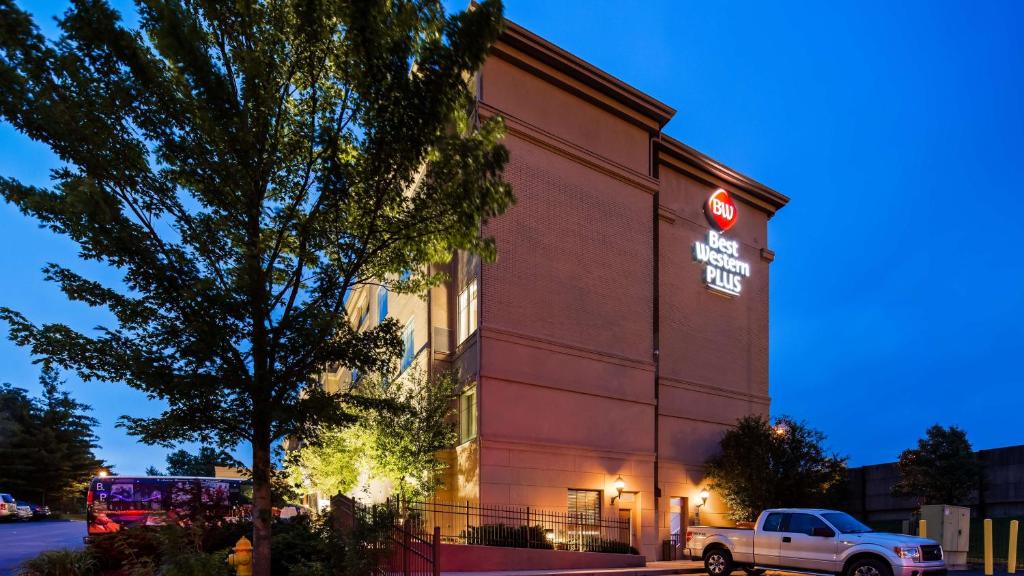 Best Western PLUS Hannaford Inn & Suites photo 1