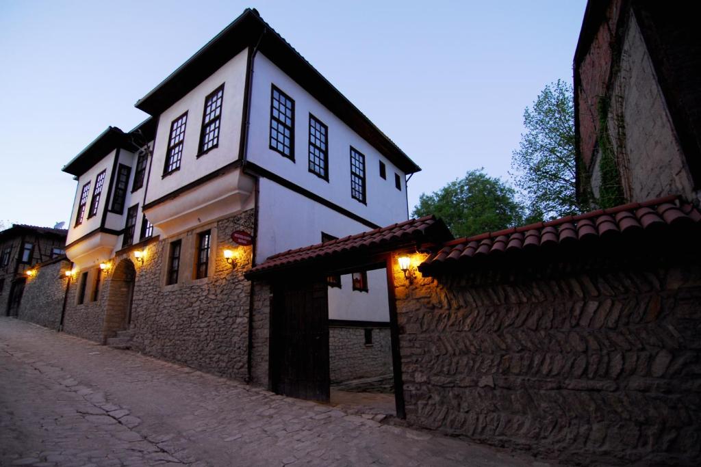 Mehves Hanim Konagi photo 3