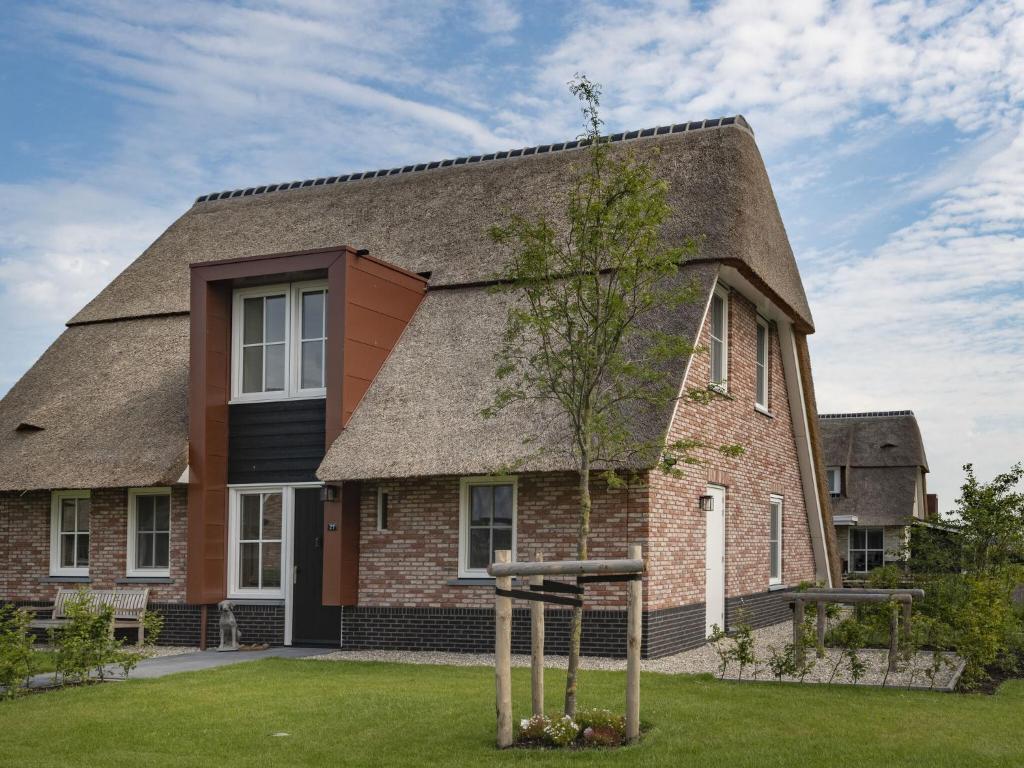Beautiful villa with sunshower and terrace at the Tjeukemeer photo 1