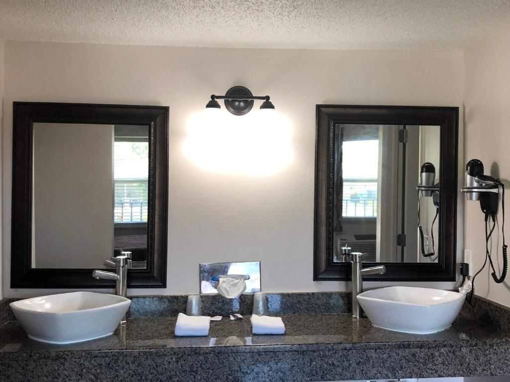 Sun Coast Inn photo 4