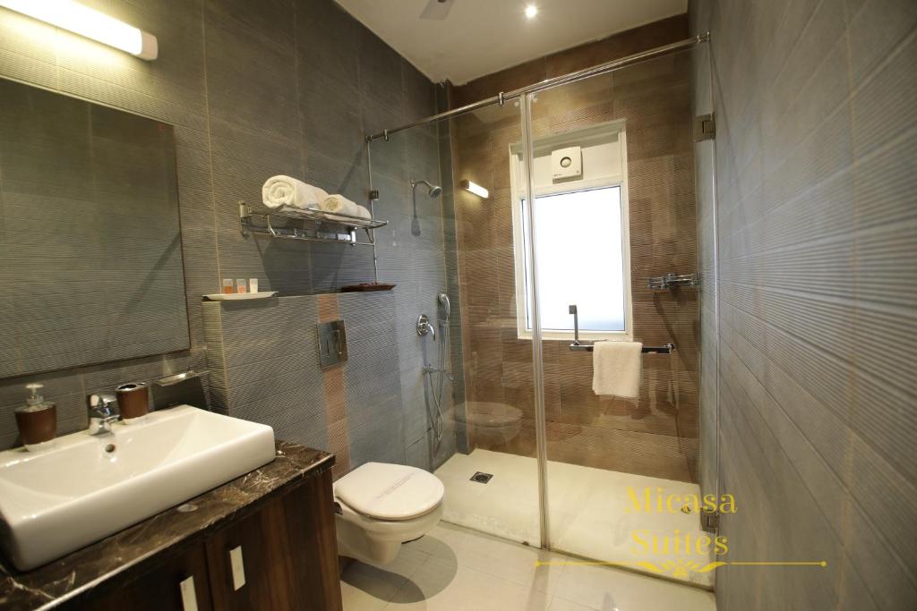 Двухместный (Двухместный номер Делюкс с 1 кроватью и балконом), Micasa Suites