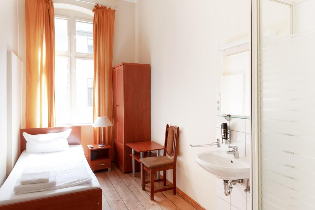 Одноместный (Одноместный номер эконом-класса с душем), Hotel Eden am Zoo