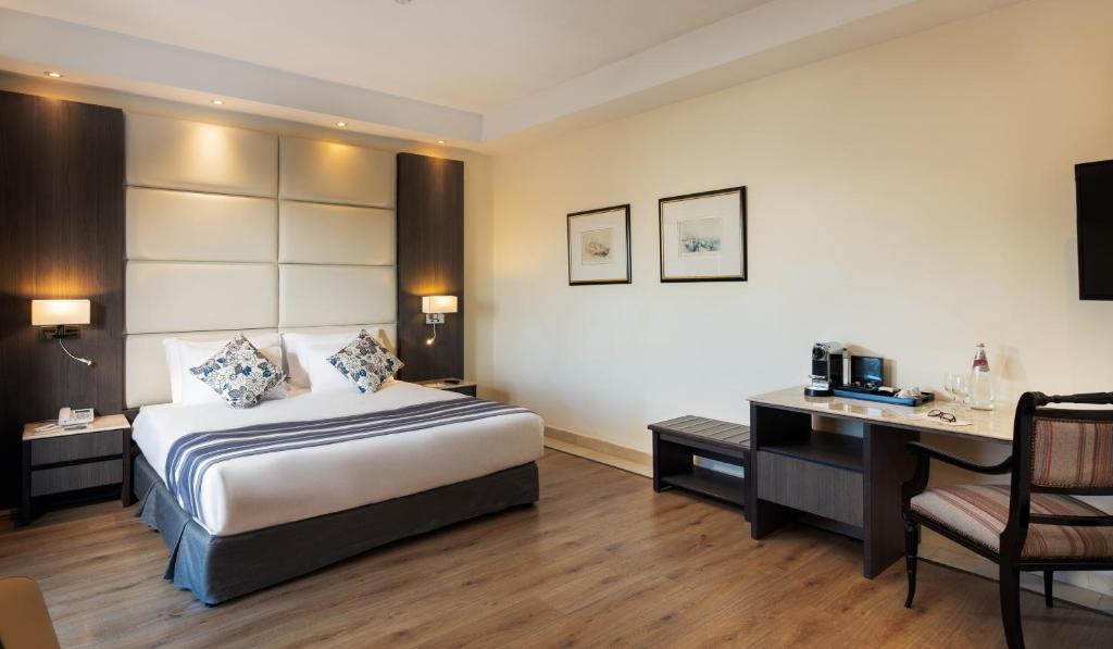 Ambassador Hotel photo 4