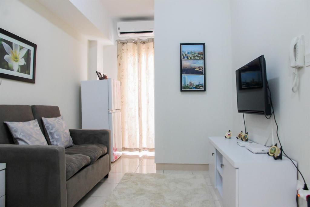 Exclusive 2BR Springlake Summarecon Bekasi Apartment By Travelio photo 2