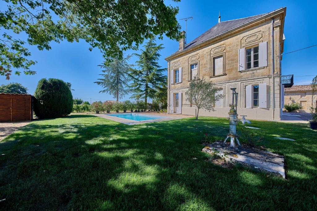 Luxurious Wine Estate Saint-Emilion Grand Cru with private swimming pool photo 2