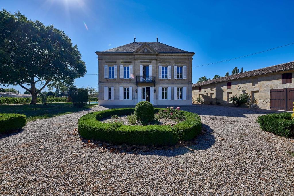 Luxurious Wine Estate Saint-Emilion Grand Cru with private swimming pool photo 1
