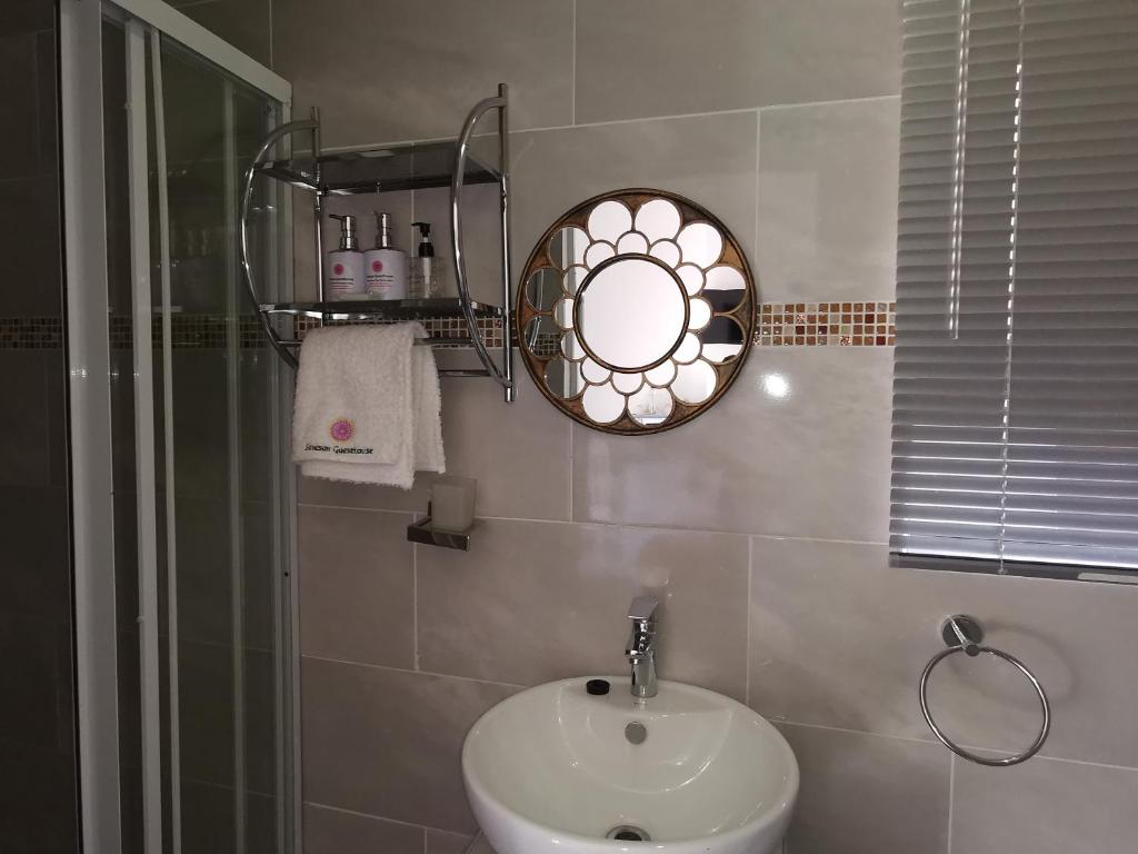 Sinesan Guesthouse photo 3